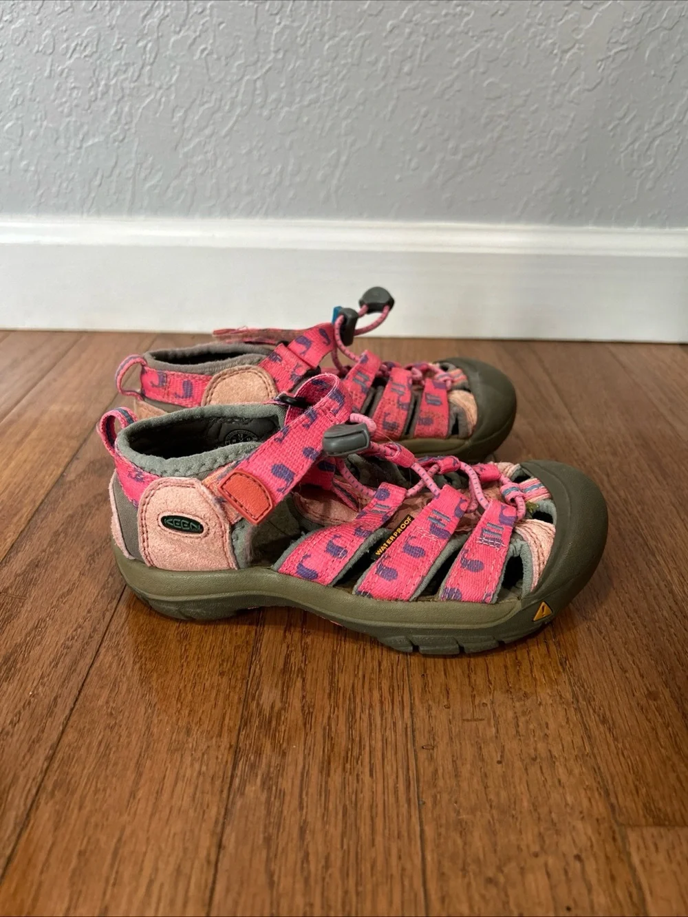 Keen Newport H2 Water Sandals Girls Size 12 Pink
